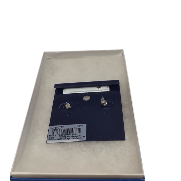 NWT Silverworks Sterling Silver Snowflake Earrings with Cubic Zirconia - Picture 2 of 2